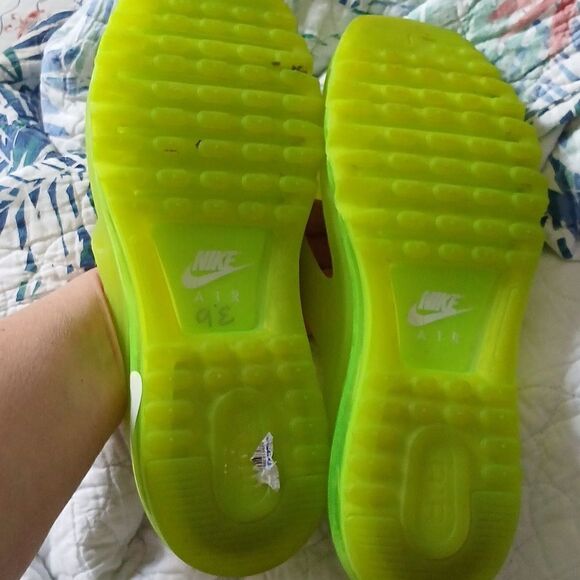 Nike   - Picture 3 of 3